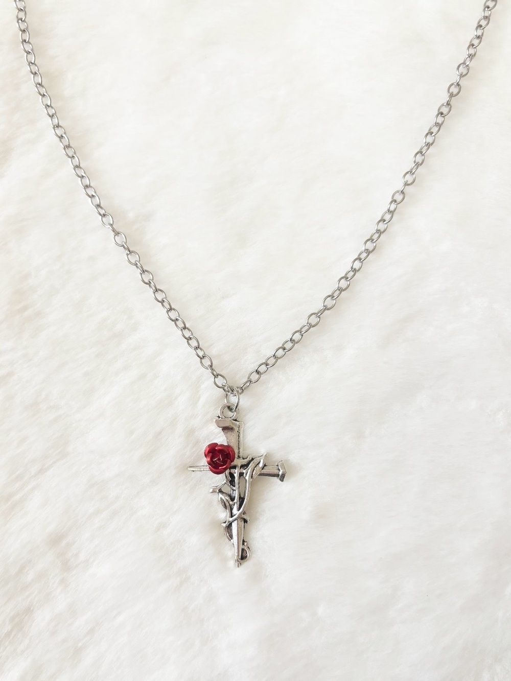 5/$15 🩷 MUST BUNDLE Silver Cross Pendant Necklace with Red Rose Accent